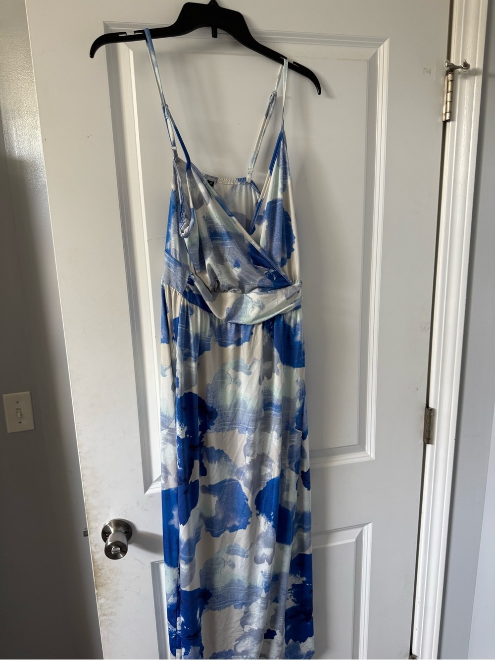 Source Unknown Blue and White Printed Maxi Dress with Spaghetti Straps